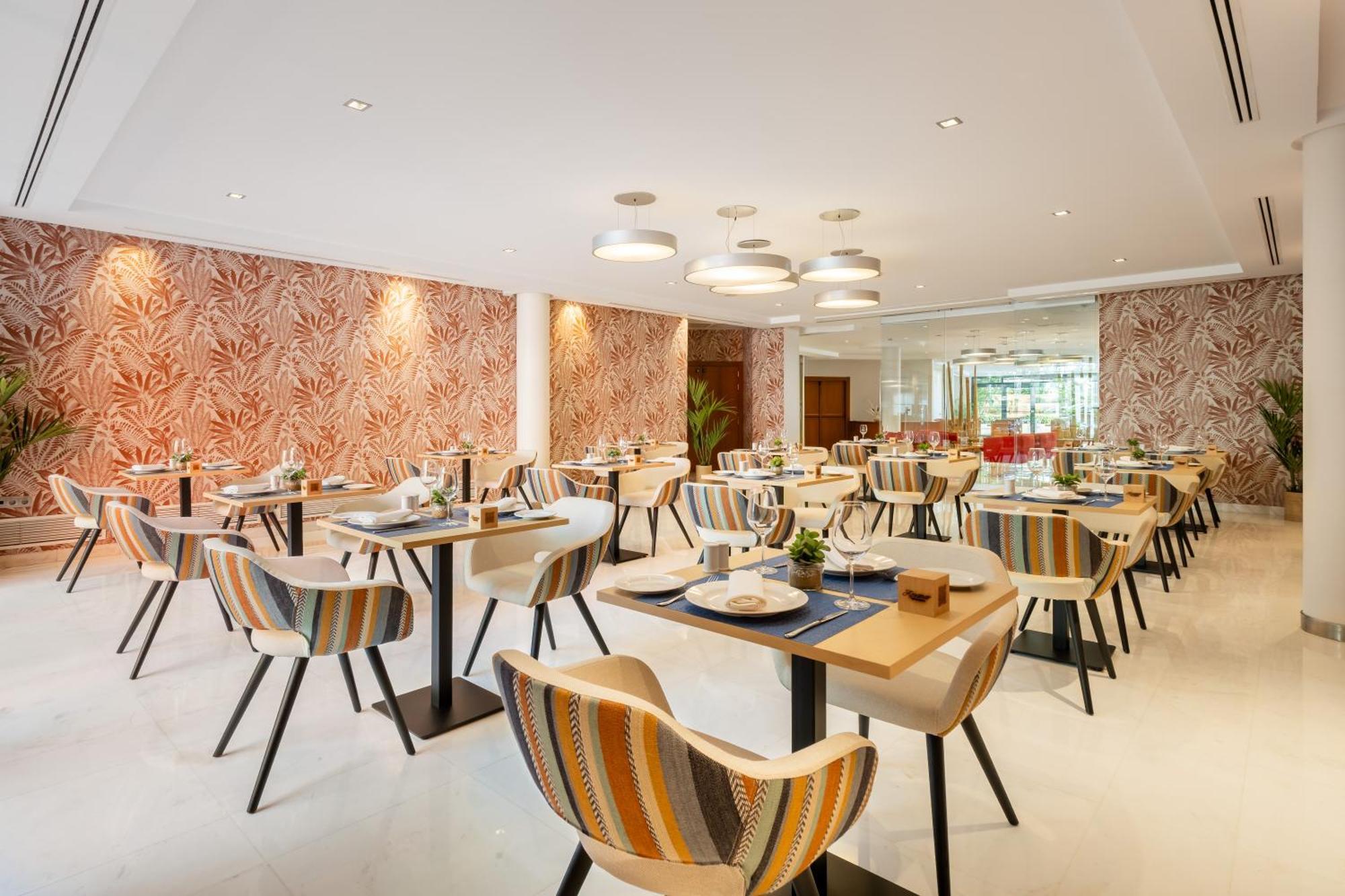 Exe Estepona Thalasso & Spa- Adults Only Bagian luar foto